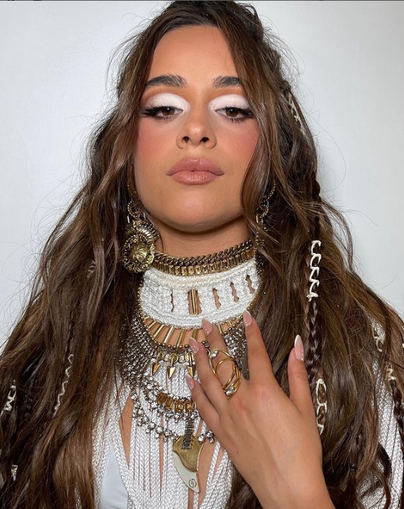Camila Cabello: Το εντυπωσιακό makeup look στον τελικό του Champions League
