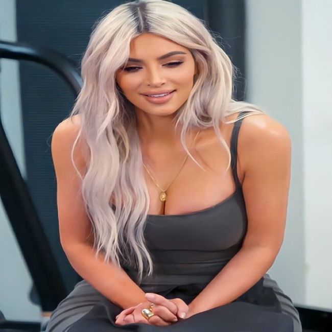 Kim Kardashian: Το icy blonde bob της έχει γίνει must