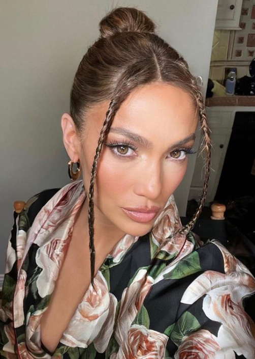 Jennifer Lopez: Εμφανίστηκε με το πιο boho style στα μαλλιά της