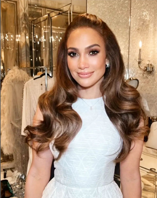 Jennifer Lopez: Τα πάντα για το νυφικό, το μακιγιάζ και το μαλλί την ημέρα του γάμου της