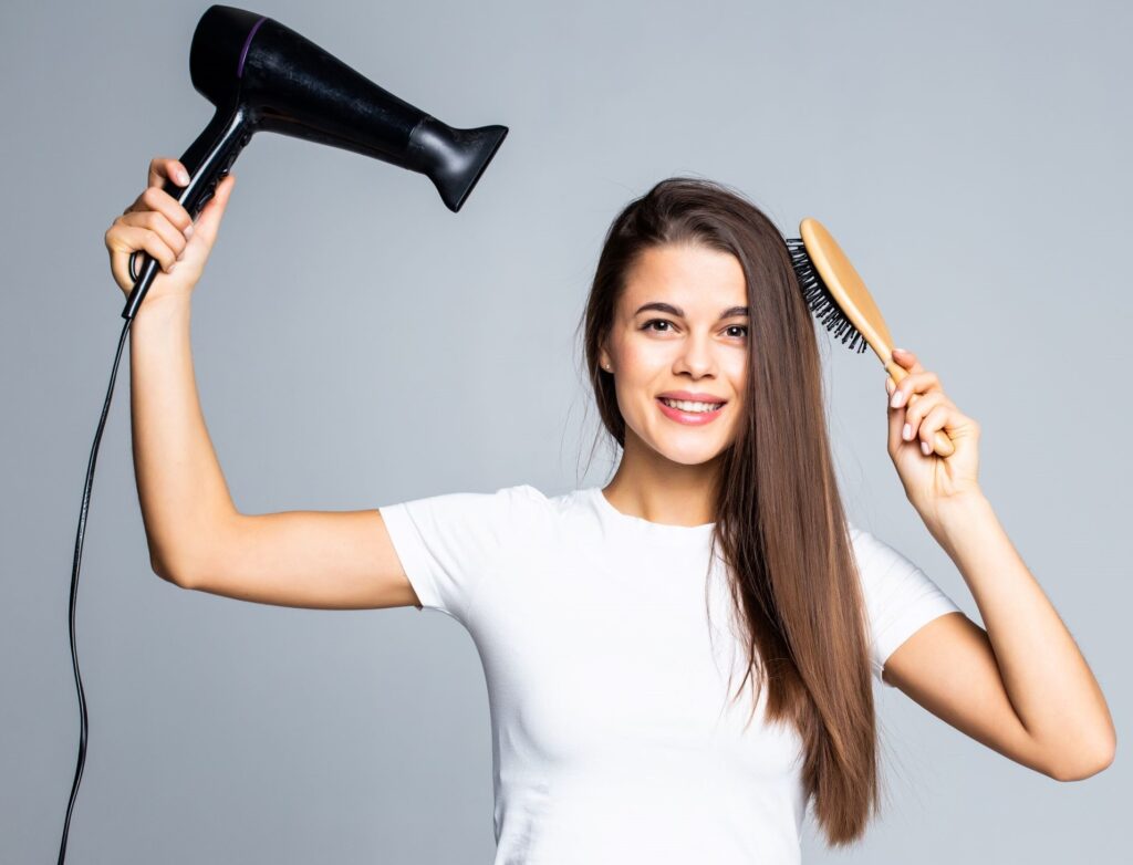 Ξηρά μαλλιά: 5 tips για να απαλλαγείτε από αυτά το καλοκαίρι