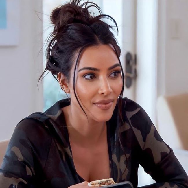 Kim Kardashian: Το stylish messy bun της θα γίνει το αγαπημένο σας daily hair look!