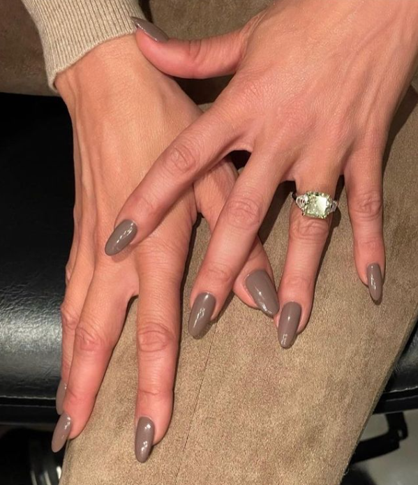Jennifer Lopez: Το καινούριο της manicure θυμίζει φθινόπωρο 