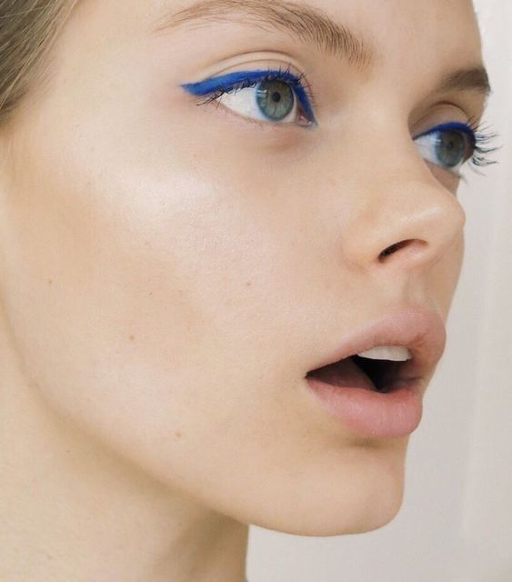 Eyeliner: 5 τρόποι να φορέσετε το μπλε eyeliner