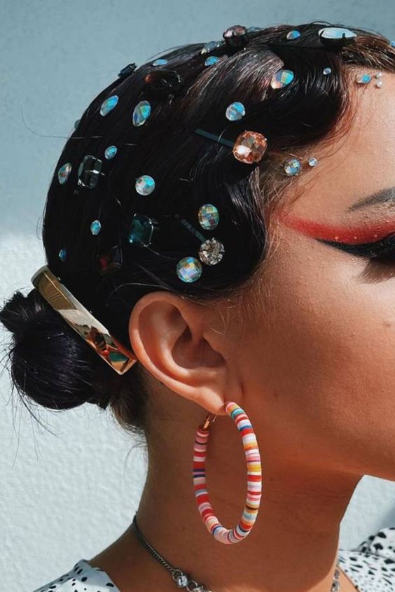 Hair gems: Είναι ο απόλυτος κυρίαρχος στα trends μαλλιών του TikTok